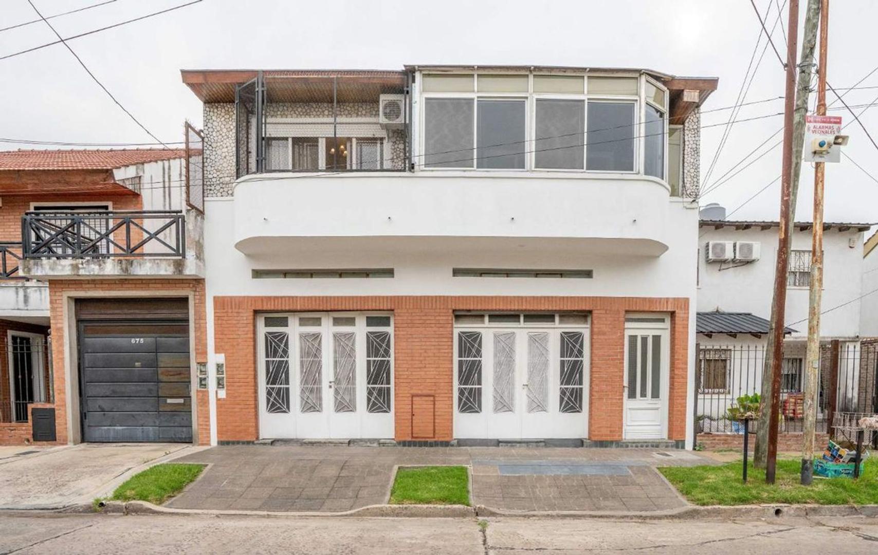 CASA MULTIFAMILIAR CON JARDIN Y PISCINA EL PALOMAR