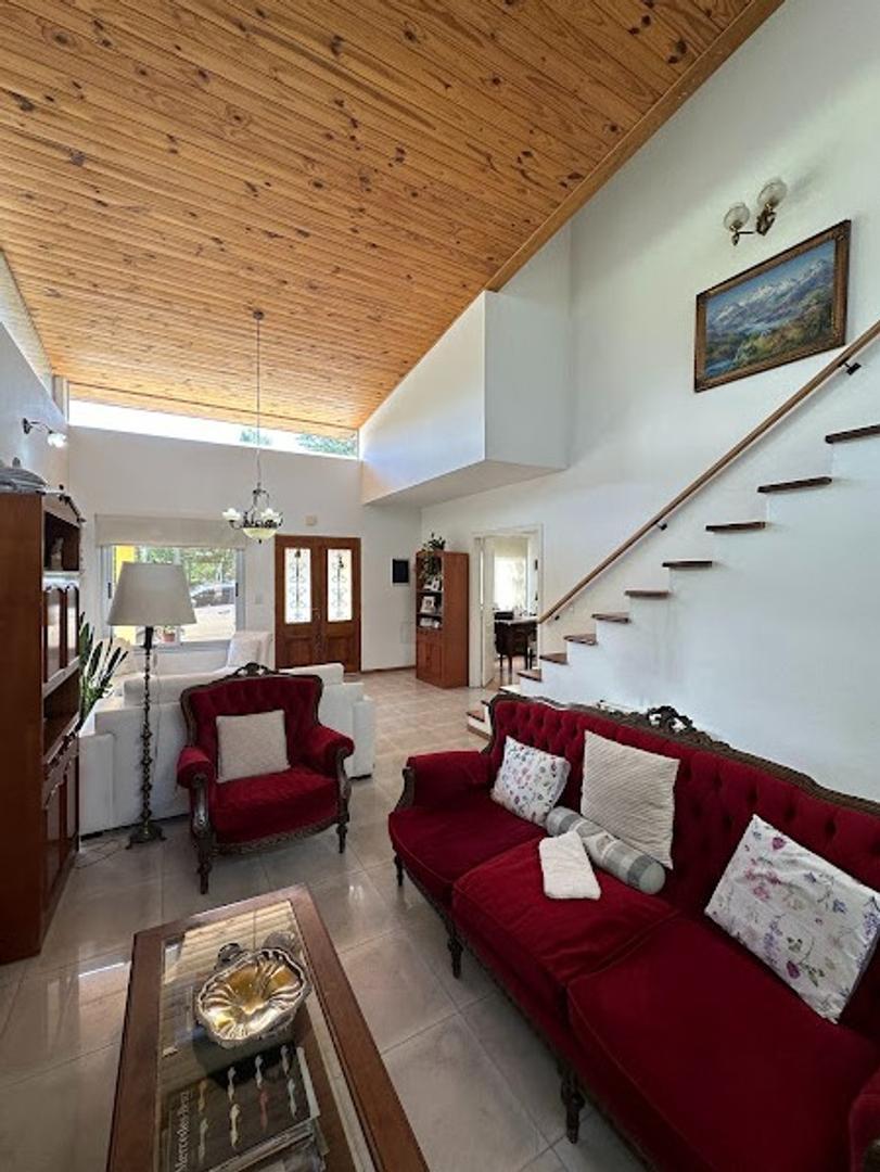 Casa 5 ambientes con 3 baños