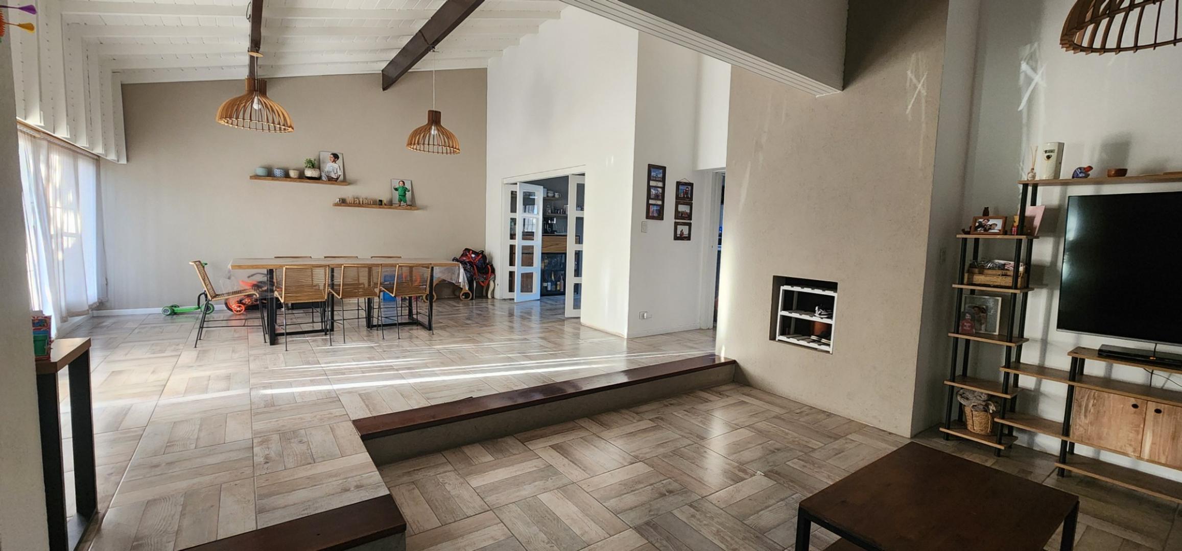 Casa 5 ambientes con 2 baños