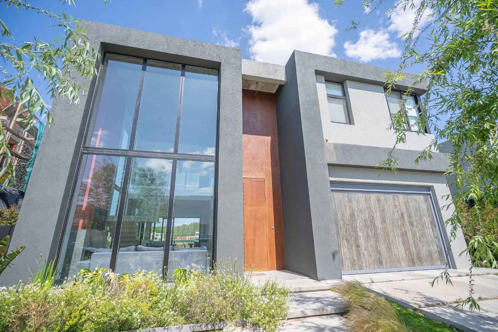 Venta de casa a la laguna - Barrio santa ana-Tigre