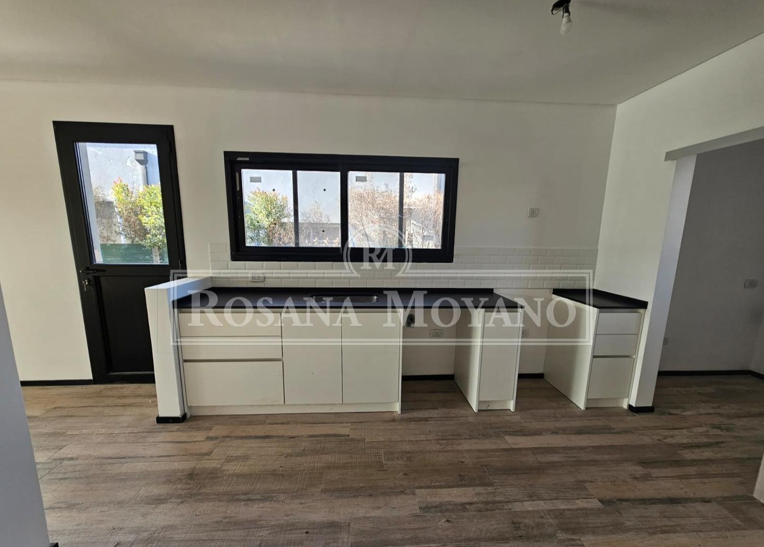Casa en Venta con 4 cocheras