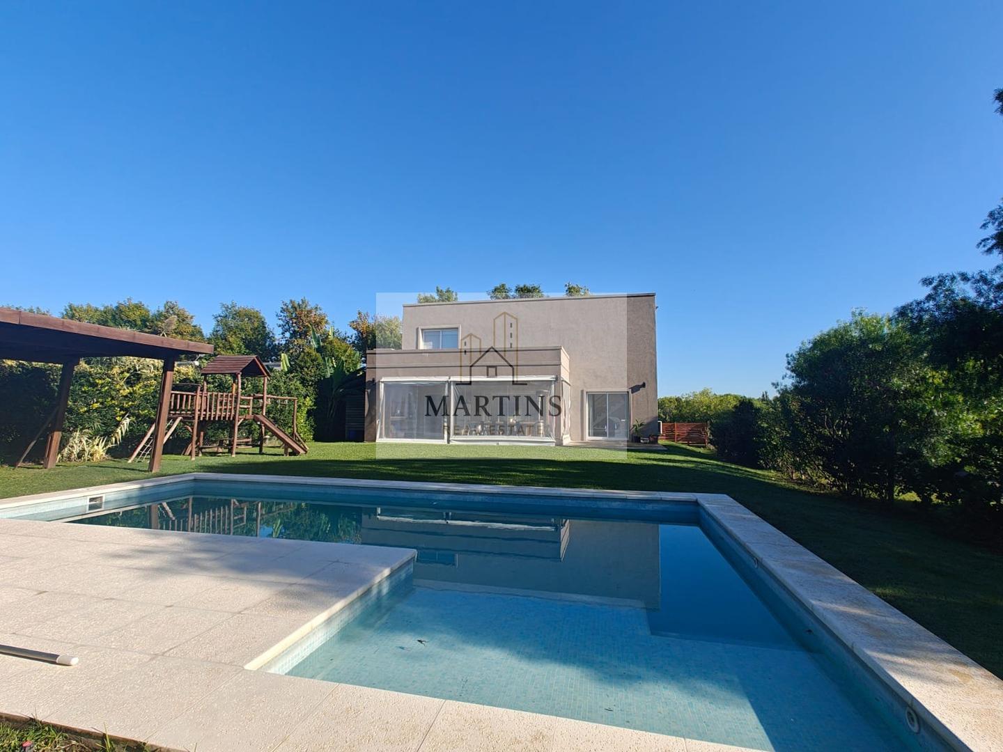 Casa con pileta en Santa Guadalupe Pilar del Este