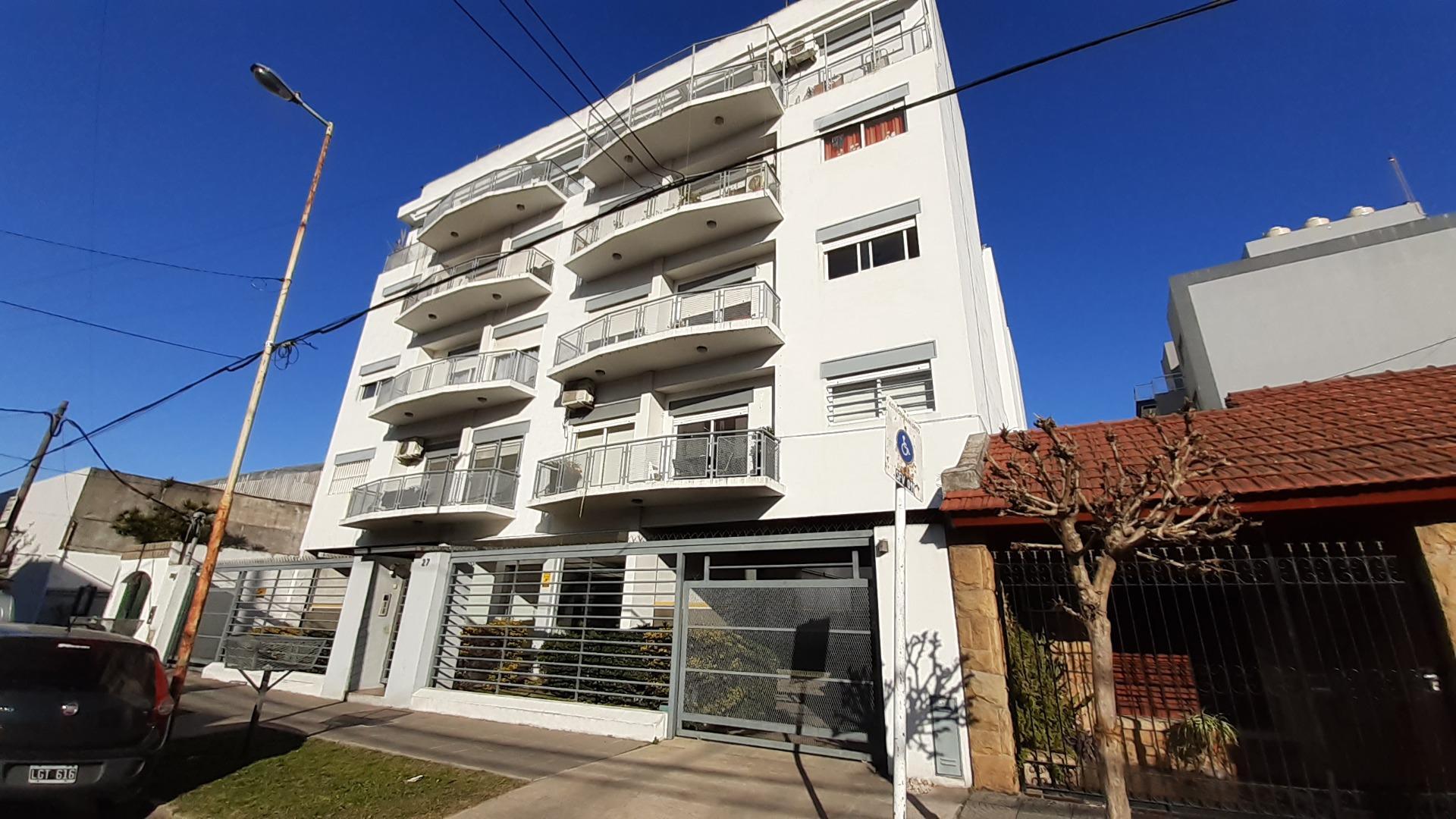 EXC. DEPTO 2 DORM 2 BAÑS COC SEP AMPL LIV AL FTE BALC Y COCH