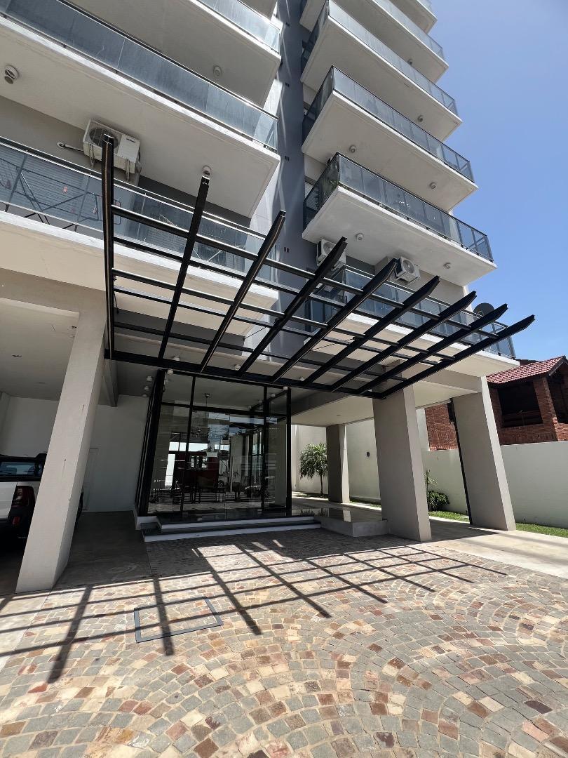 J P Asborno 400, Piso 8