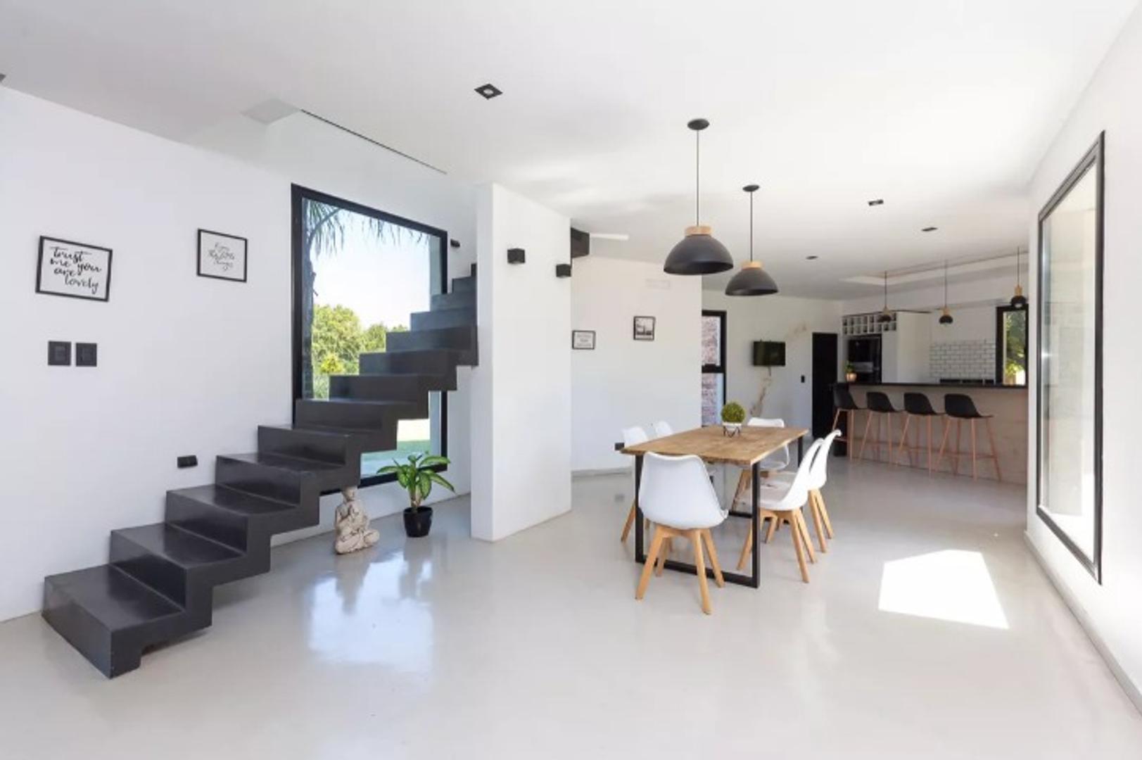 Casa 4 ambientes con 3 baños