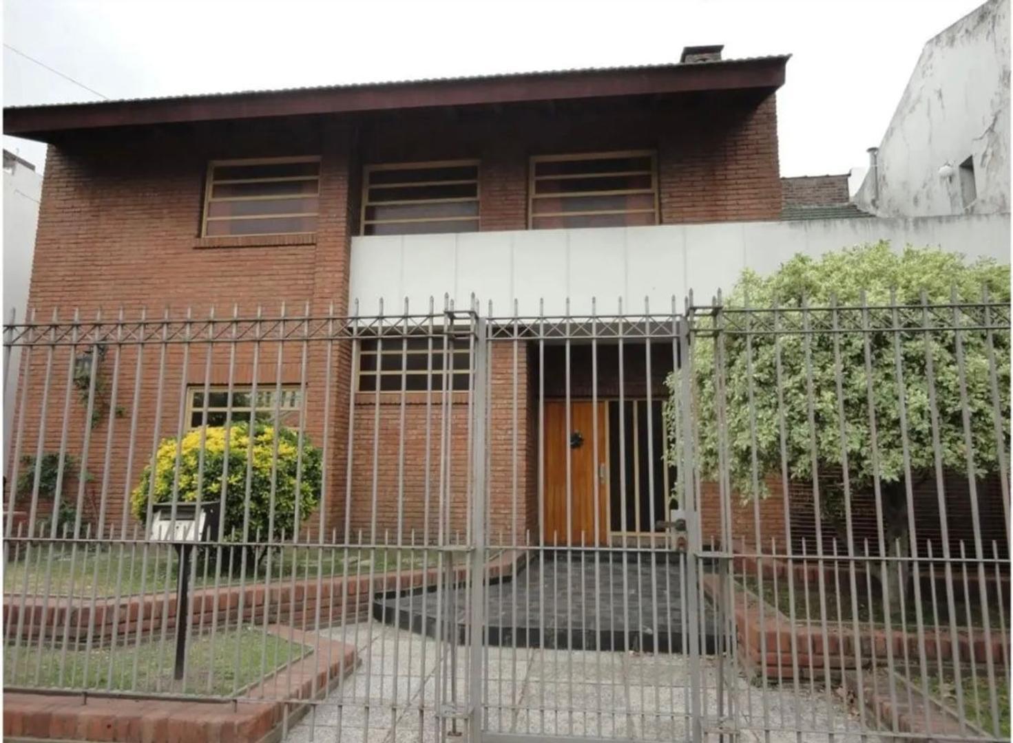 Chalet De Categoría En Villa Sarmiento
