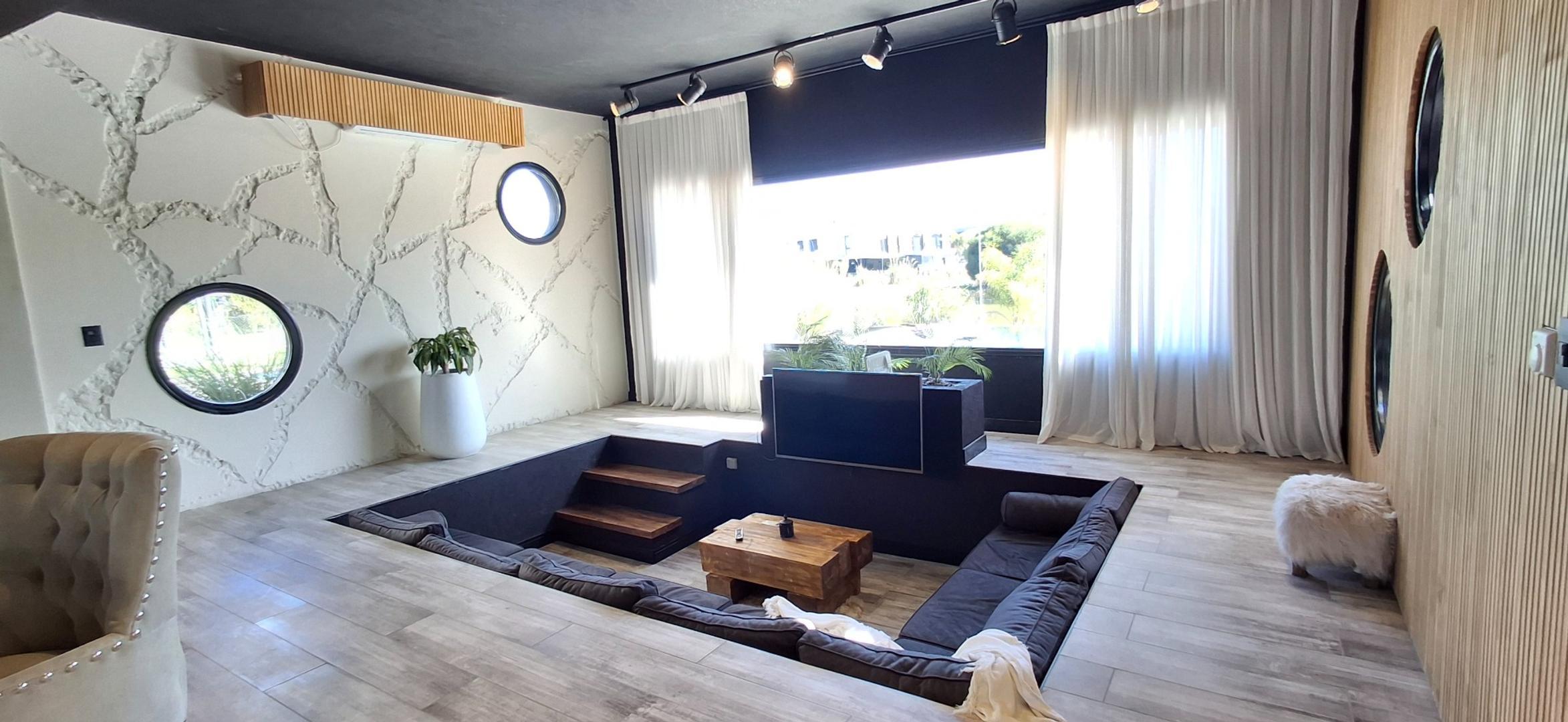 Casa en Alquiler Temporal con 3 cocheras