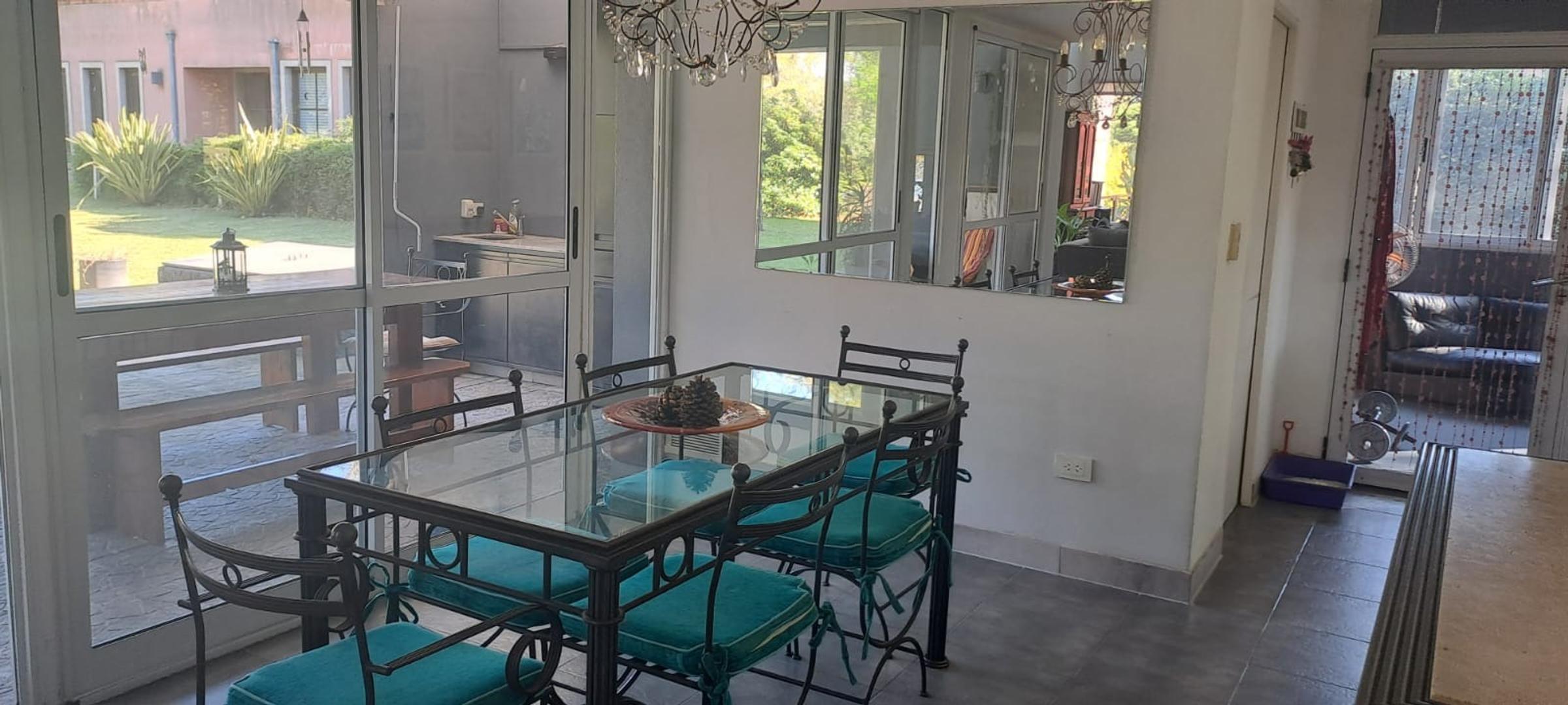 Casa 5 ambientes con 3 baños