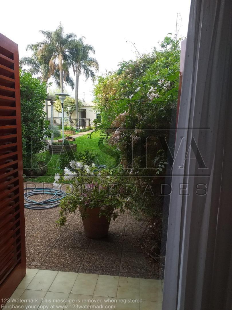 Casa 6 ambientes con 4 baños