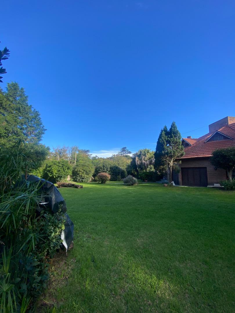 Casa en Venta con 4 cocheras