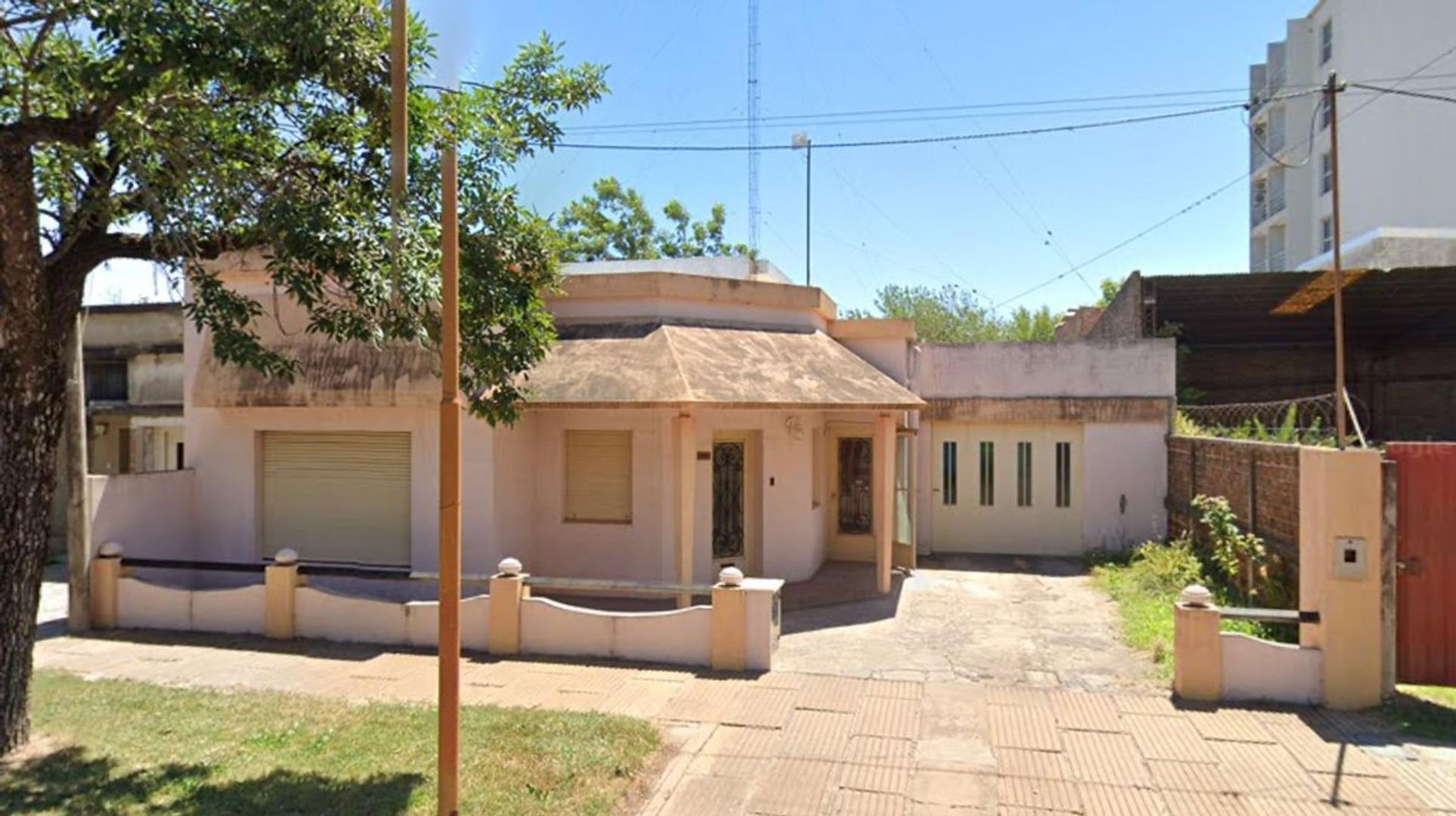 VENTA CASA - ZONA CENTRO.-