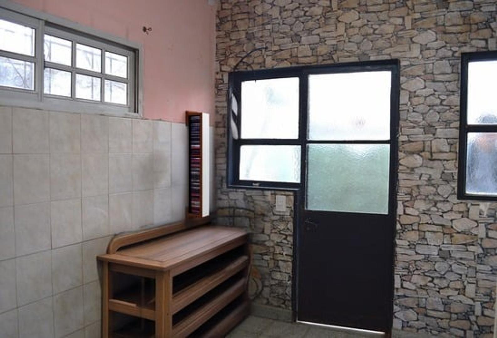 PH VENTA 2 AMBIENTES LOMAS DE ZAMORA CON PATIO