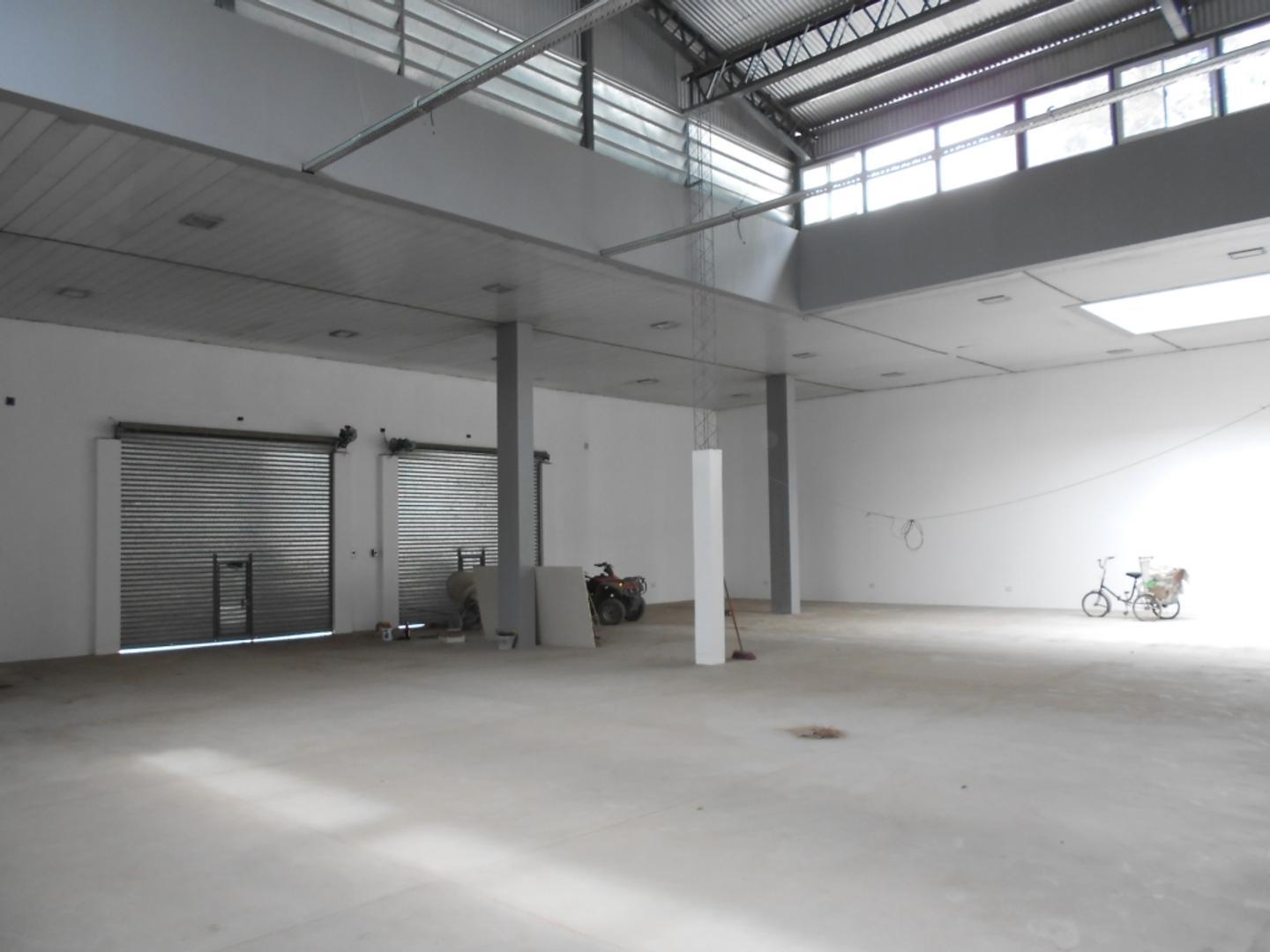 LOCAL/GALPON EN VENTA :: UDAONDO :: 550m cubiertos