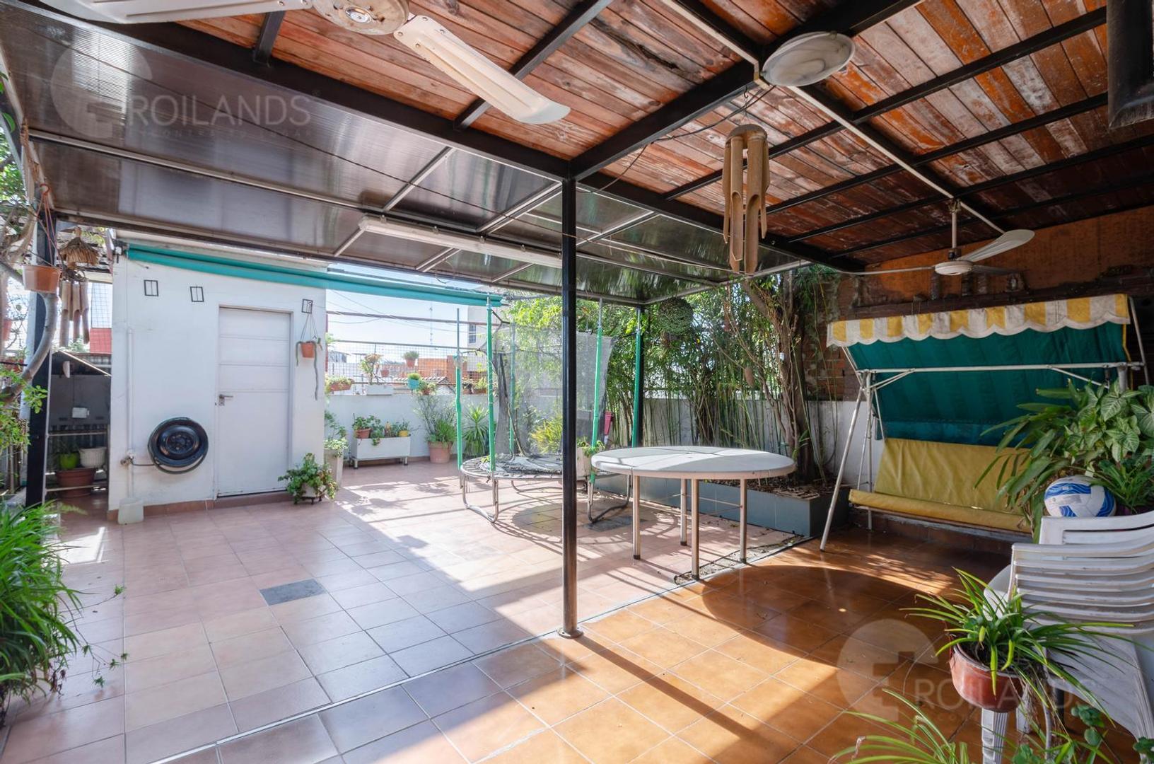 En Venta Casa 4 ambientes con balcon aterrazado y galpon en venta!