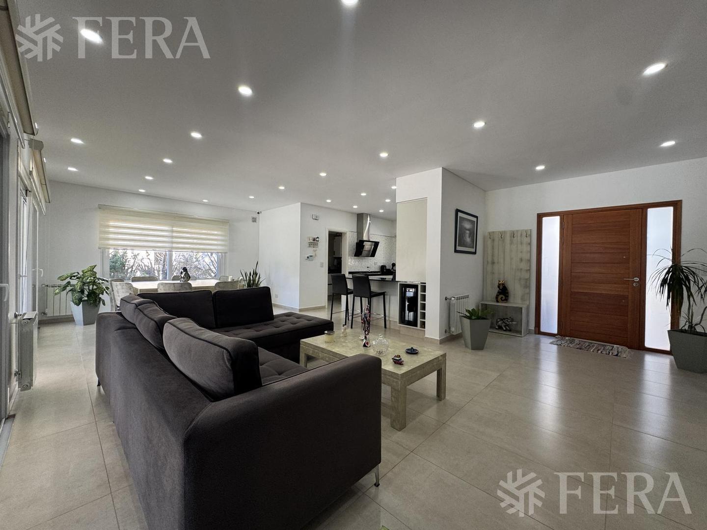 Casa 4 ambientes con 3 baños