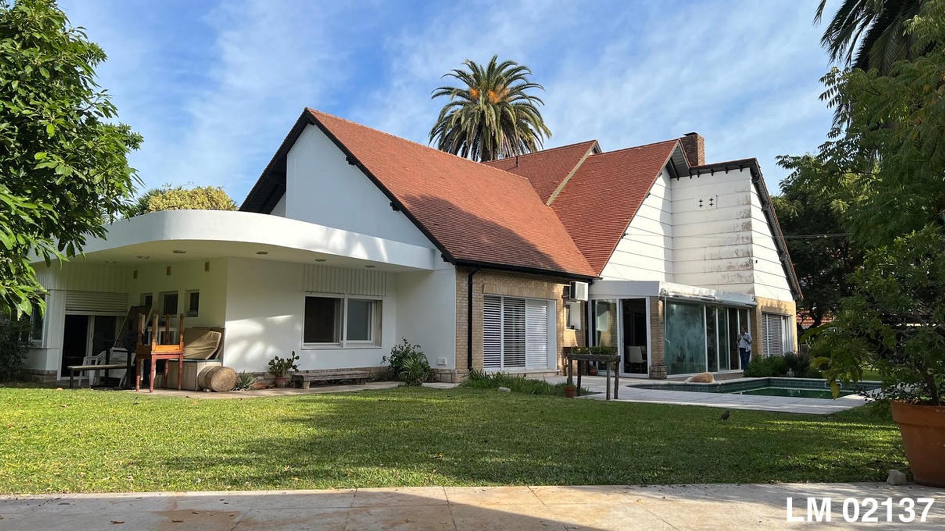 IMPORTANTE CASA SOBRE LOTE DE 1200M2