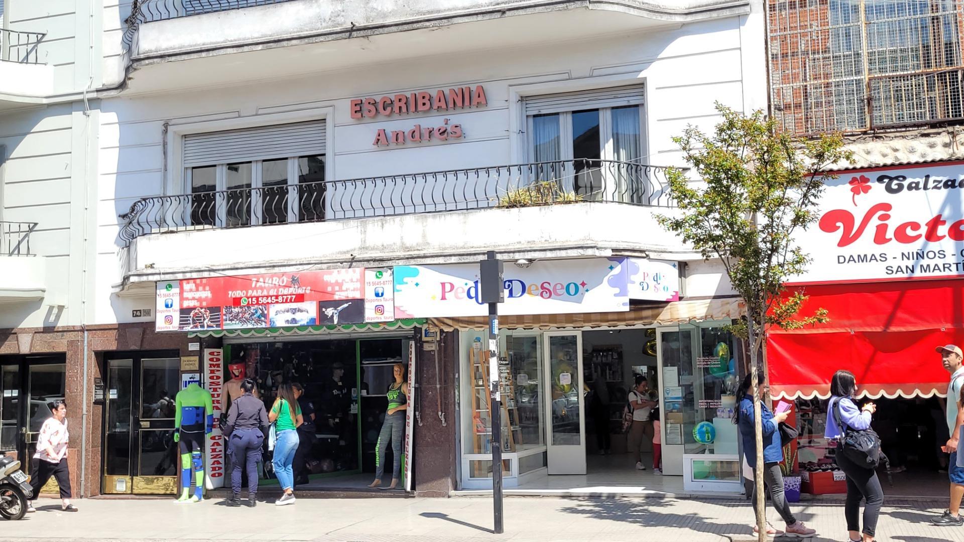 2 LOCALES EN CONJUNTO SAN MARTIN CENTRO A 1/2 CUADRA B PLAZA