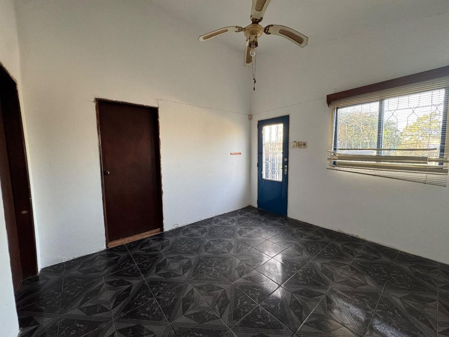 Casa 3 ambientes con 1 baño