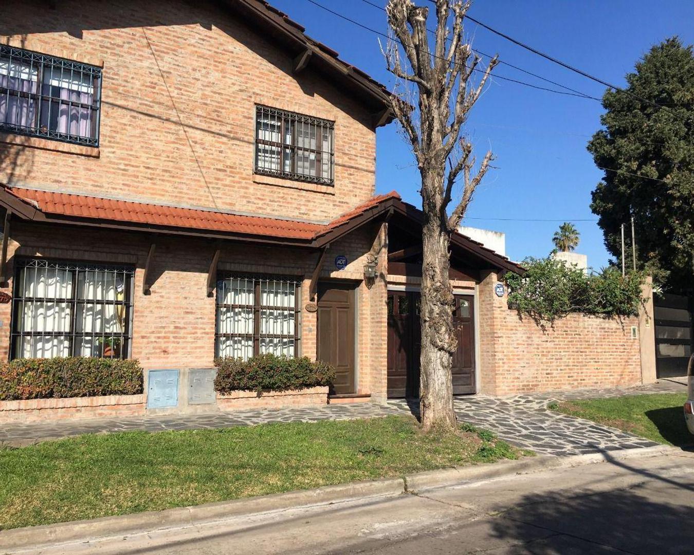 Excelente duplex sobre rodriguez peña al 1800 - Castelar Nor