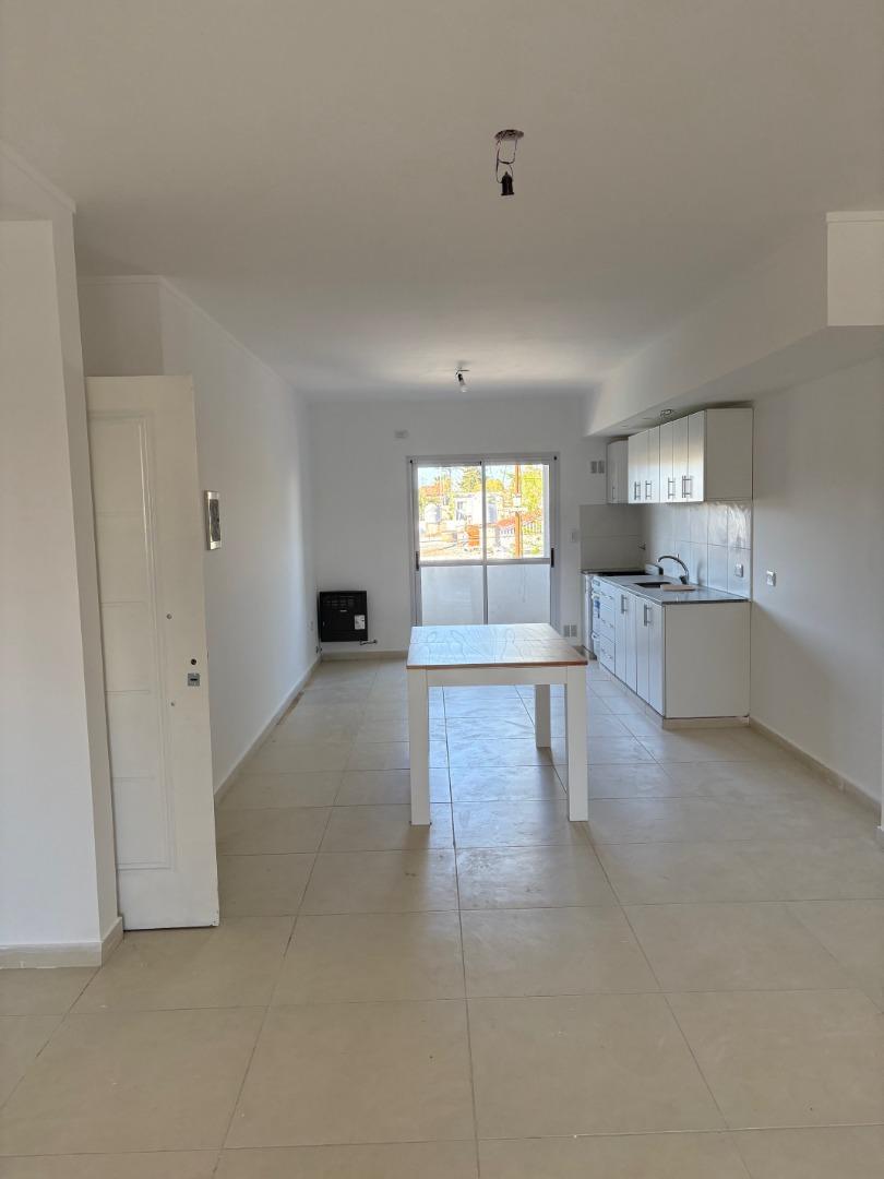 Departamento en Venta en Los Hornos, USD 75.000