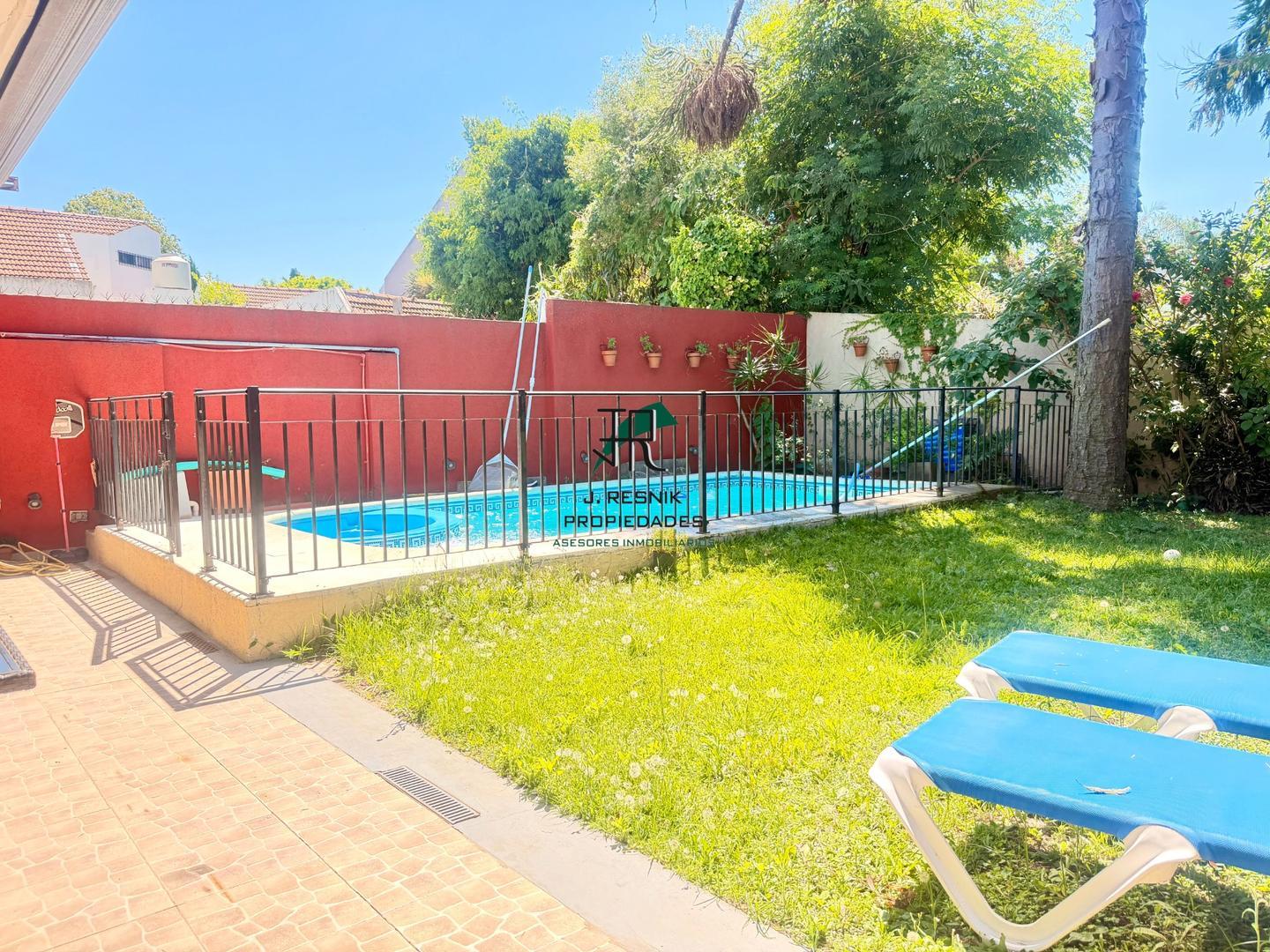 CASA EN MARTINEZ 3 DORMITORIOS PILETA IMPECABLE