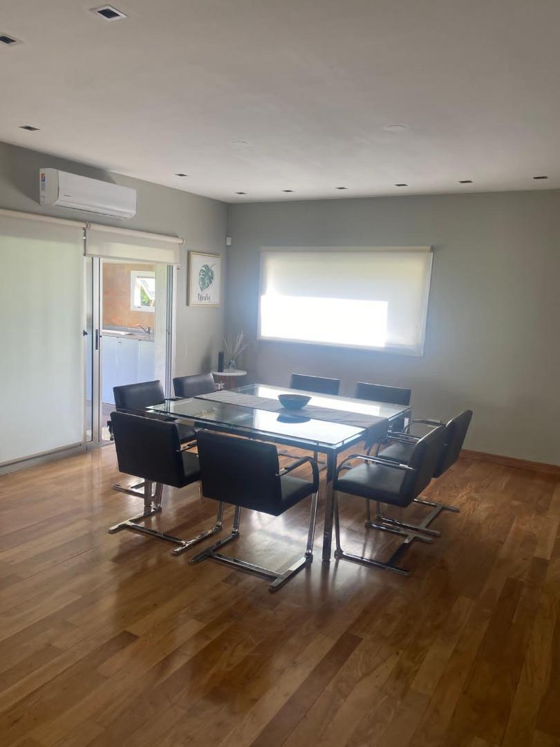 Casa en Venta con 5 cocheras