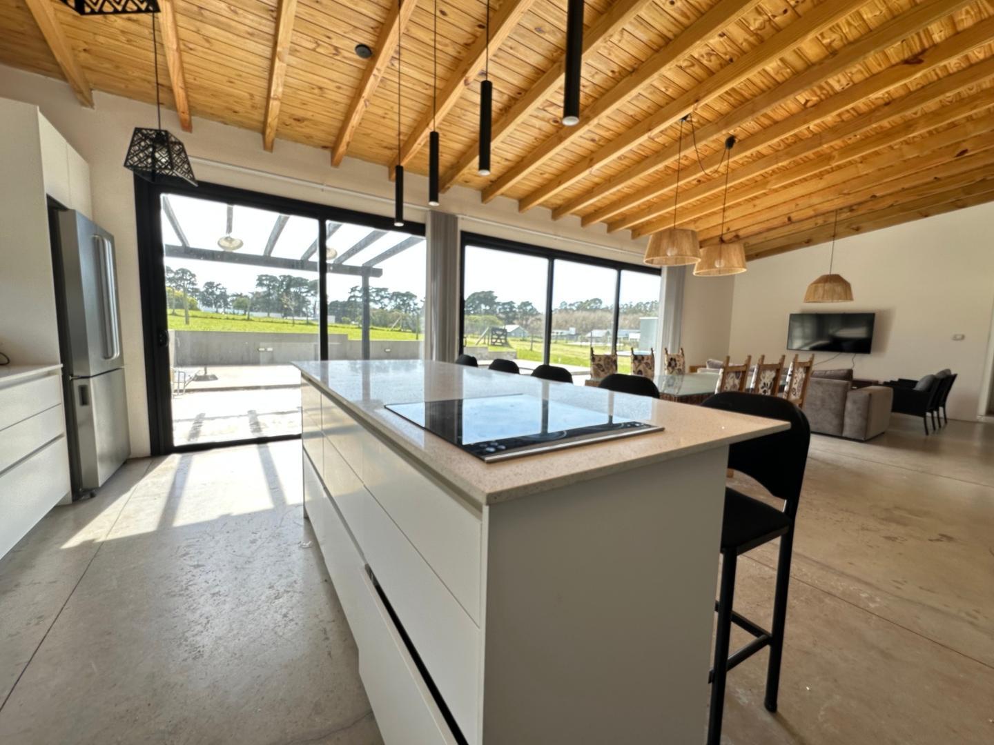 Casa 3 ambientes con 2 baños