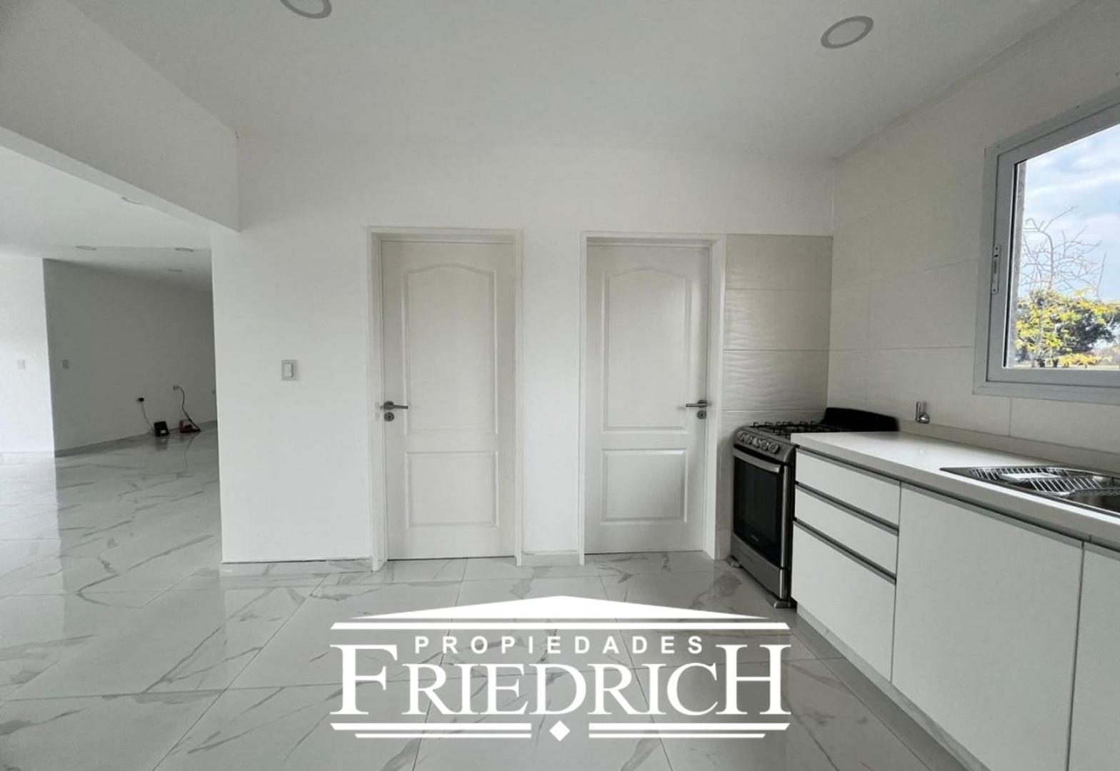 Casa 4 ambientes con 4 baños