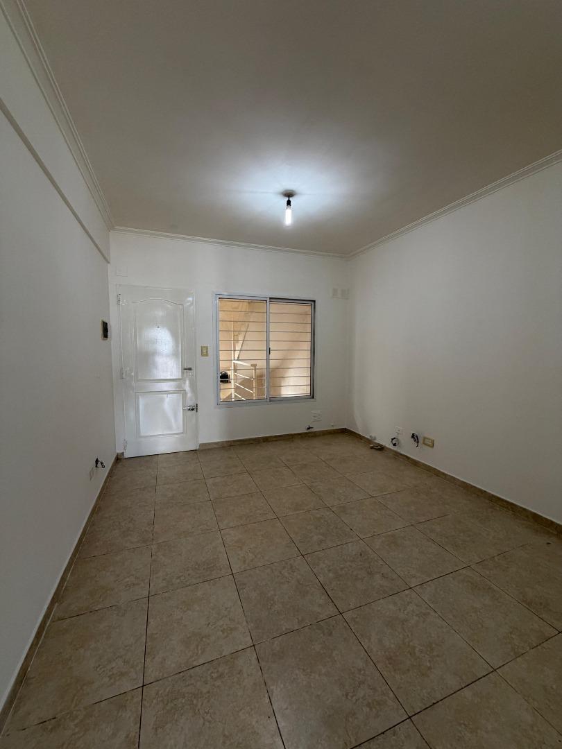 Almirante Brown 200, Piso 2