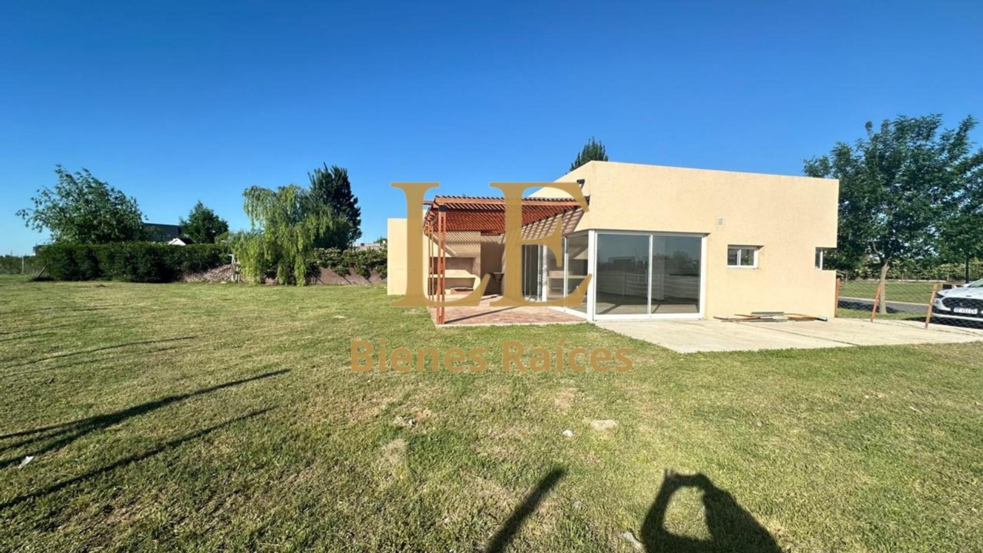 Casa en Venta con 4 cocheras