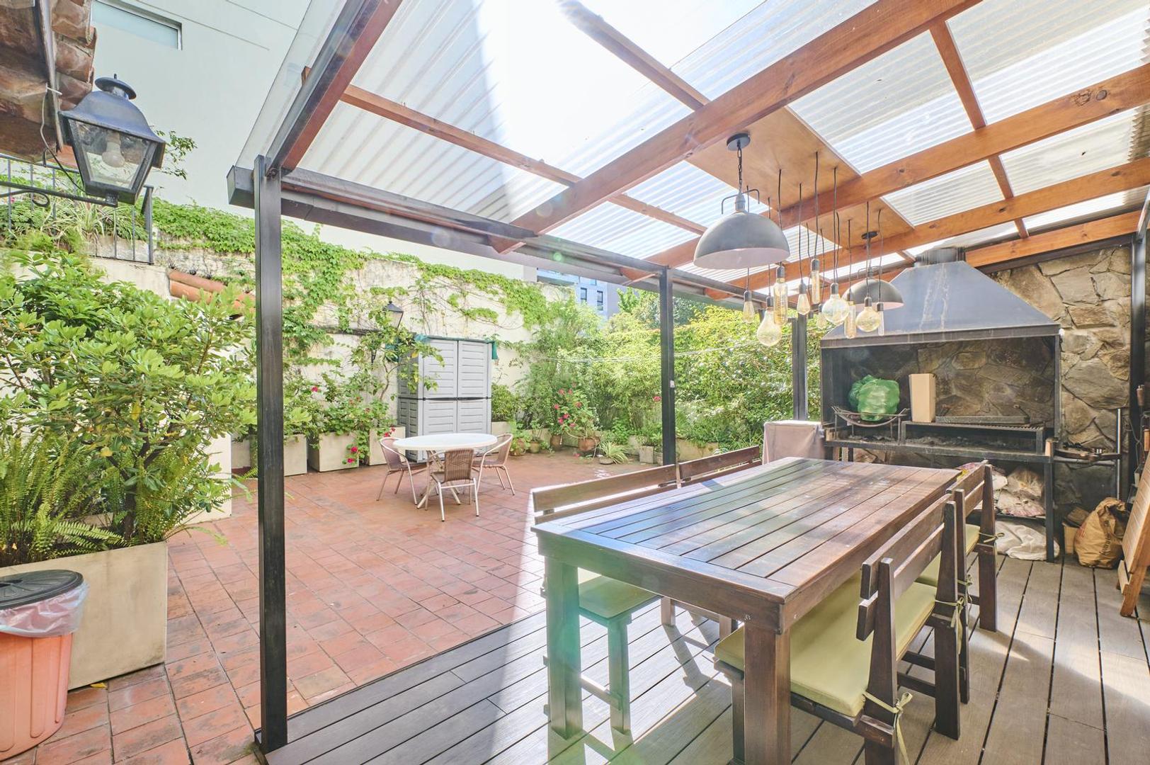 VENTA DPTO. 3AMB CON PATIO JARDIN Y QUINCHO MAS PARRILLA EN NUÑEZ