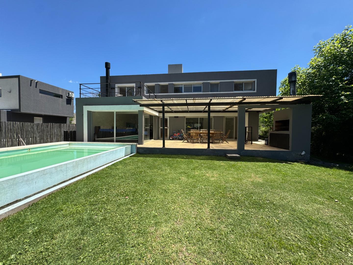 Casa en Venta Barrio Los Pilares en Pilar con pileta