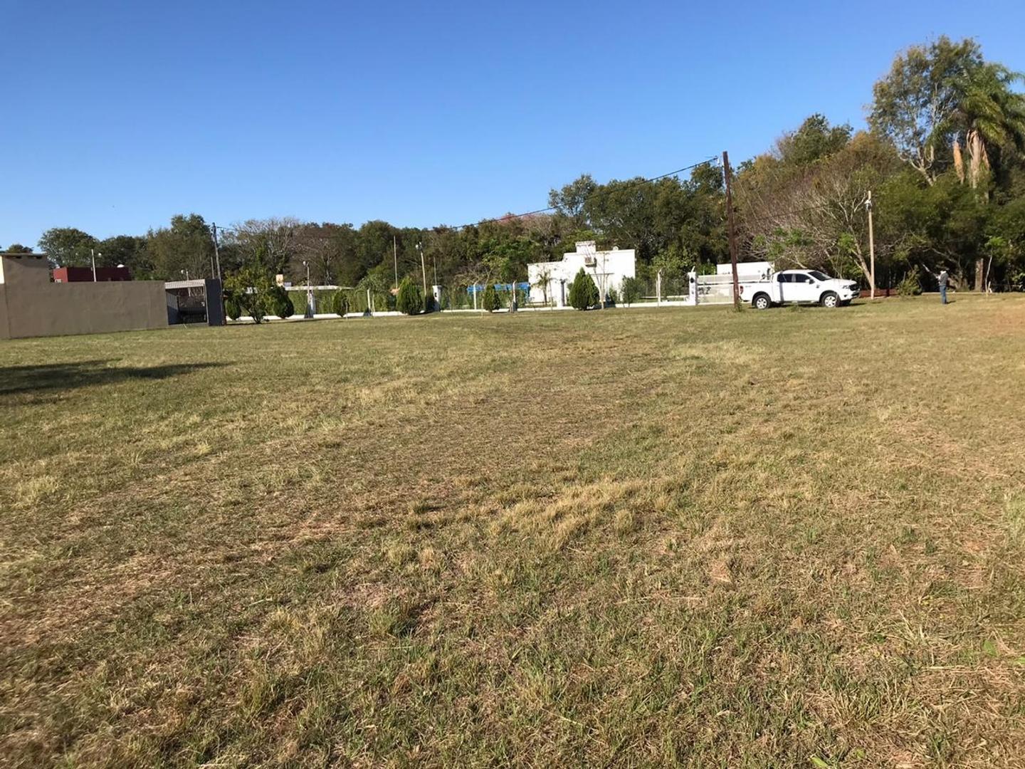 SE VENDE: B° "LA AGOSTINA". TERRENO 18X30. PUERTO TIROL.