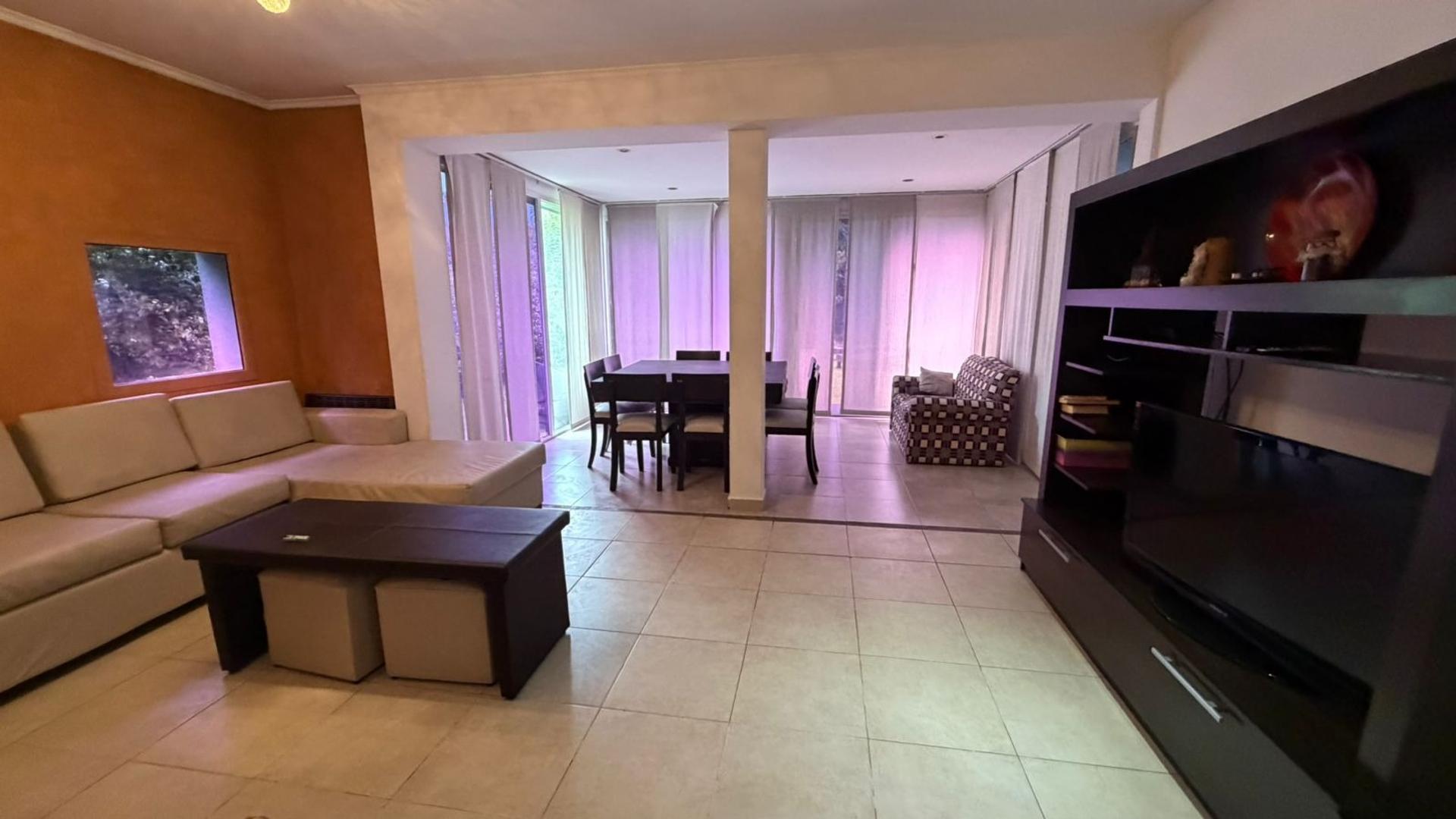 Casa en Alquiler Temporal con 2 cocheras