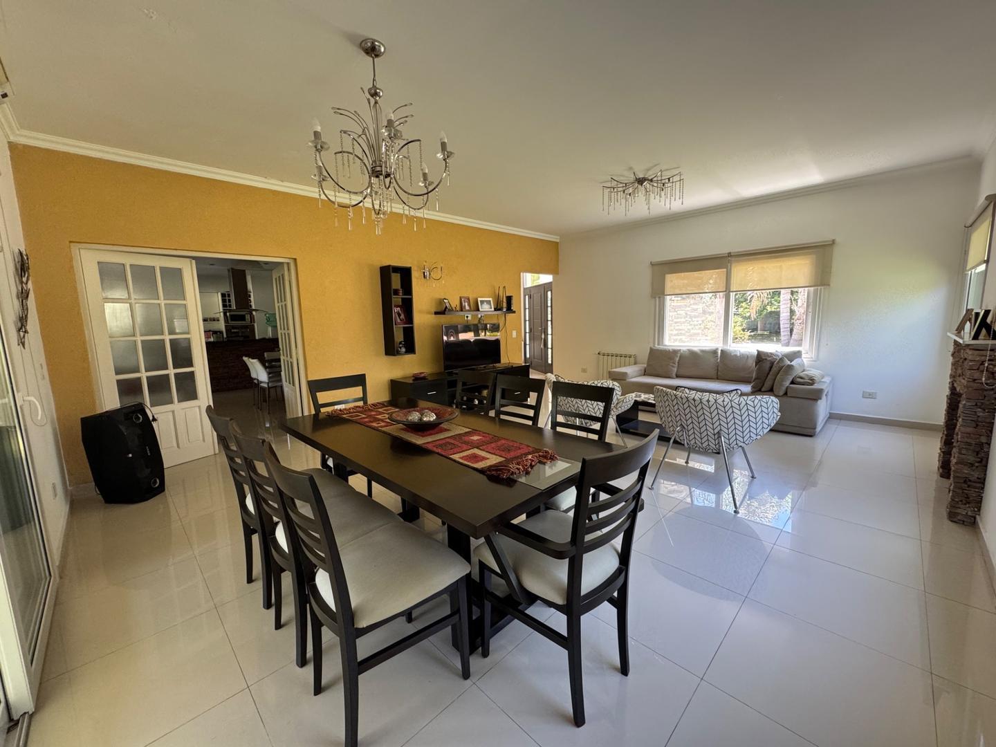 Excelente casa en Weston en venta - 4 dormitorios