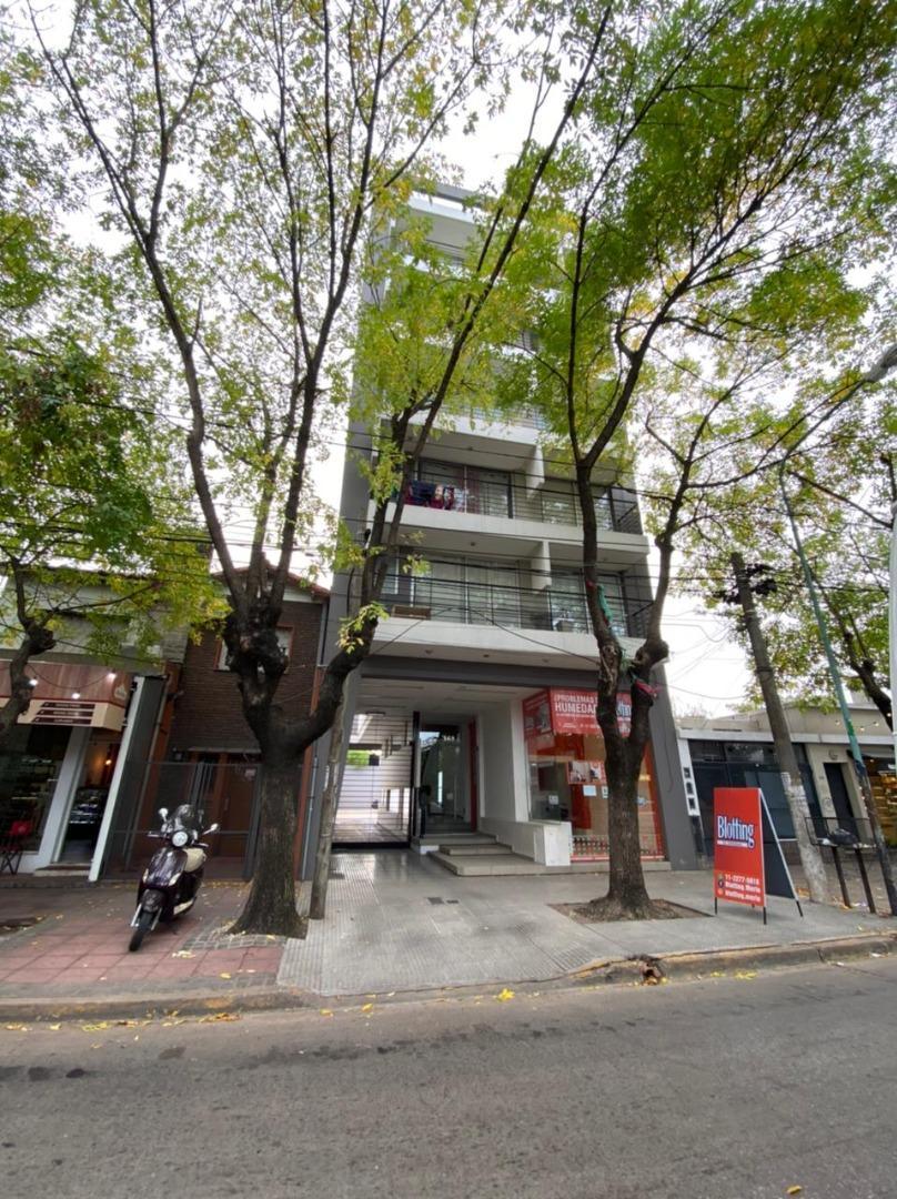 VENTA SEMI PISO 3 AMB PLENO CENTRO DE MERLO CON COCHERA