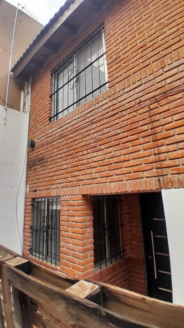 Duplex en alquiler de tres ambientes