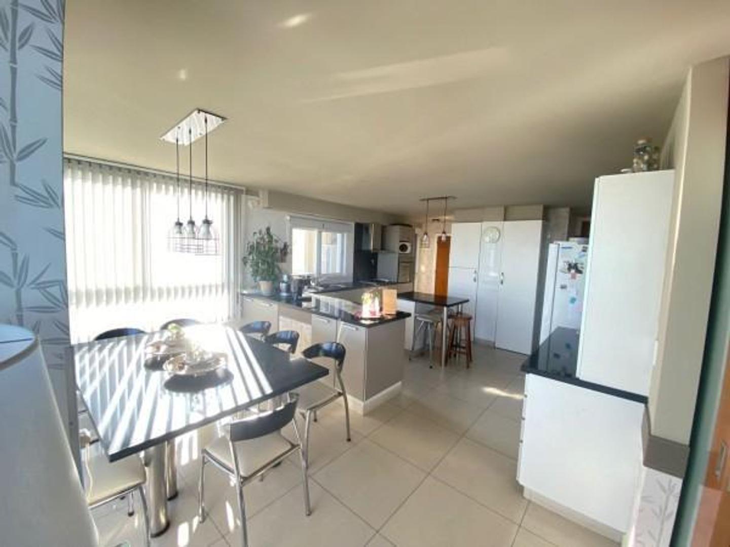 Exclusivo Departamento de 4 Ambientes + Dependencia