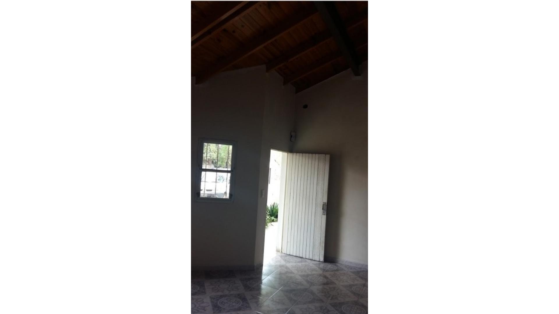 Casa 3 ambientes con 1 baño