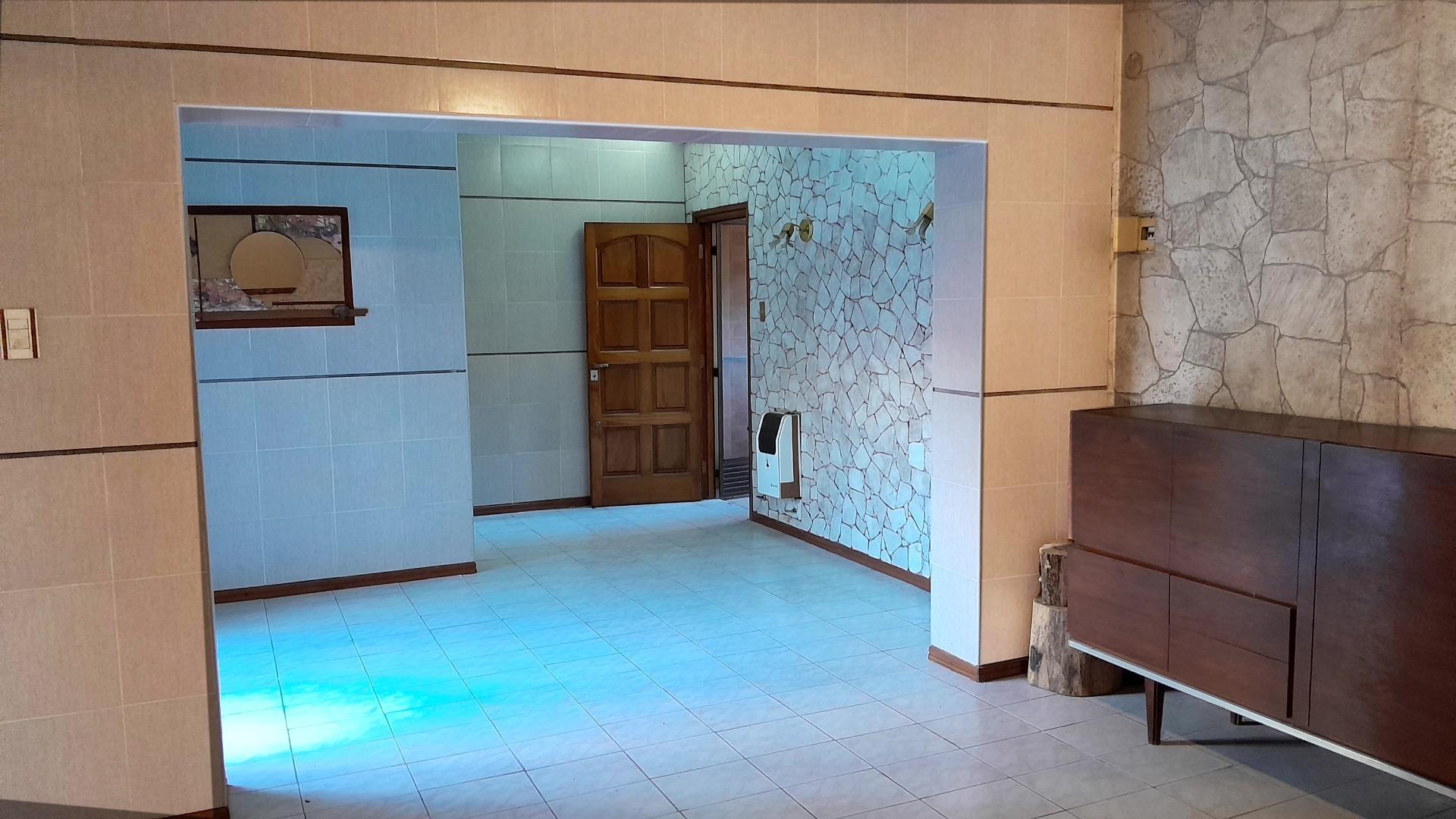 Depto Tipo Casa 4 ambientes con 2 baños