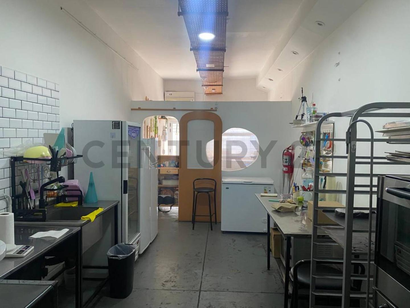 Julian Alvarez 1000, Piso 0