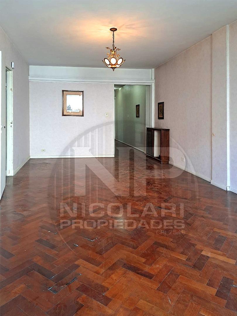 Departamento 4 ambientes c/dep y cochera fte Pque Rivadavia