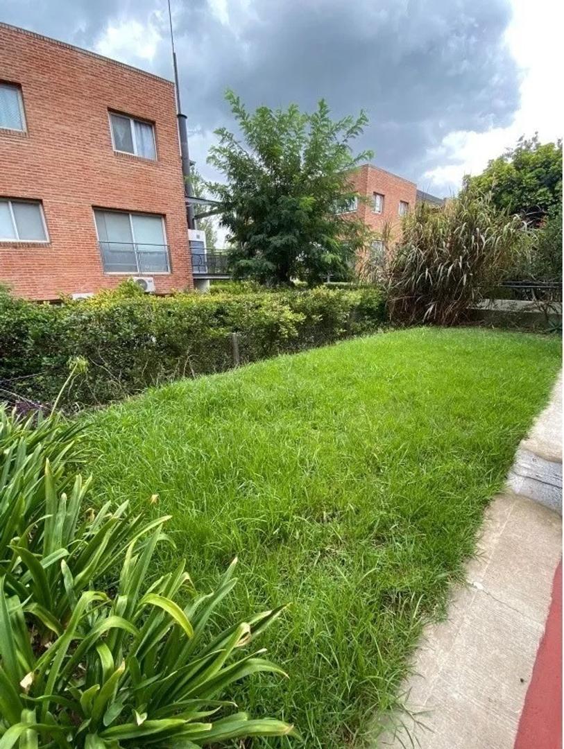 Departamento en alquiler  Las Mercedes con Jardín
