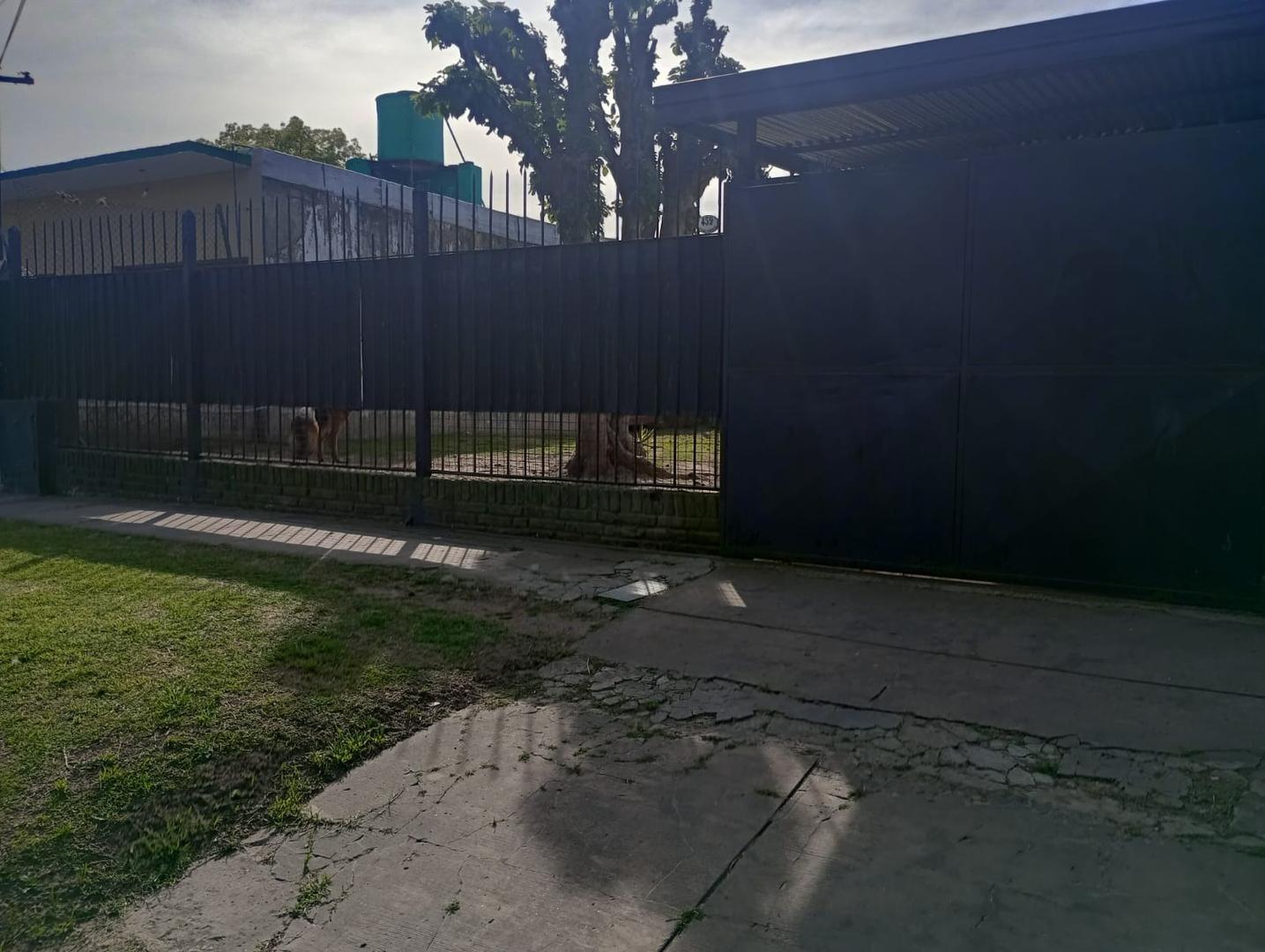 Casa y departamento con cochera y pileta