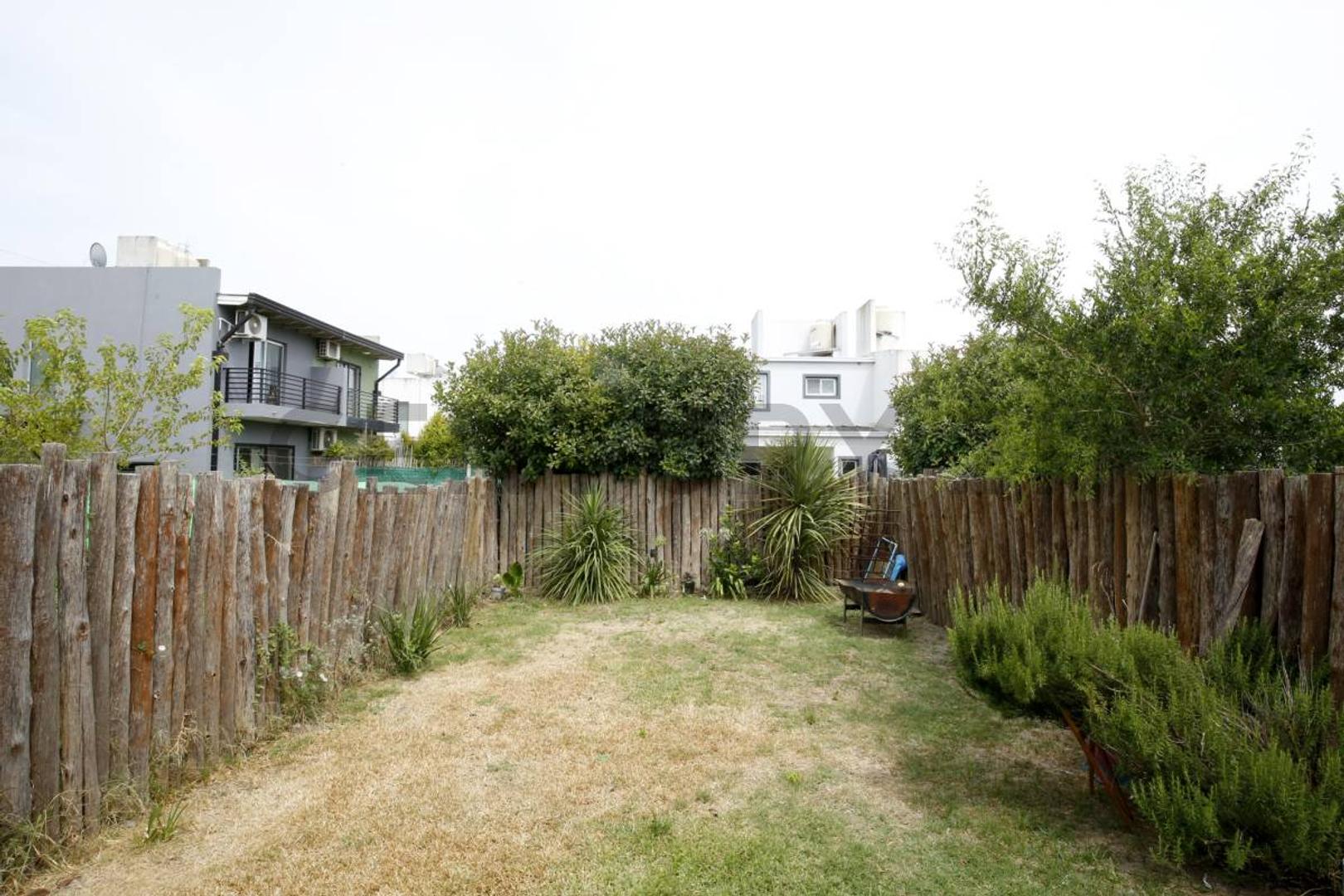 Duplex en venta en City Bell 2 dormitorios APTO BANCO