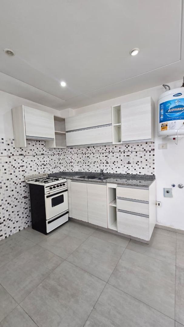 Departamento 2 ambientes en alquiler San Justo - Centro.-