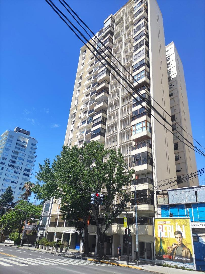 Av Libertador 1900, Piso 16