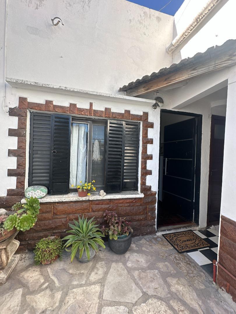 Casa 2 amb con patio y parrilla - Av Frias 3696 - LdZ