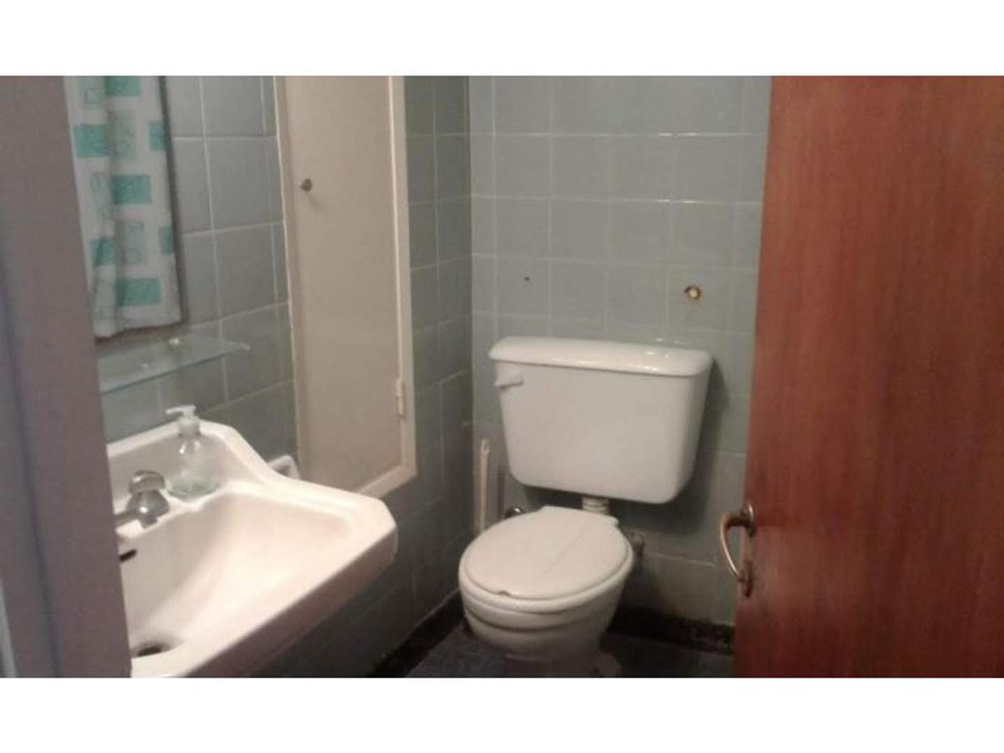 calle 23 685 , Piso 18