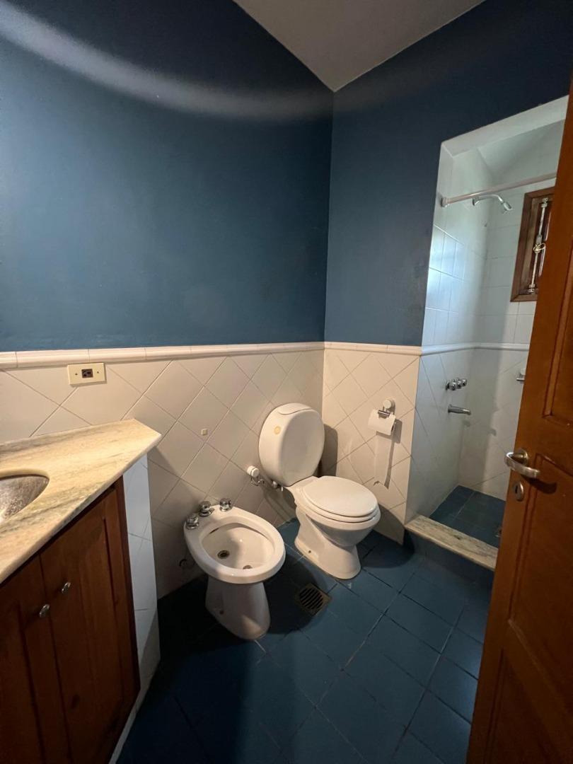 Casa 5 ambientes con 1 baño